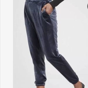 GAP VELVET JOGGER PANTS